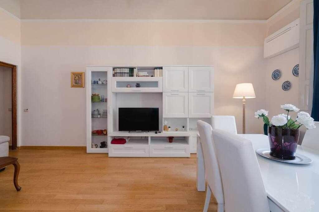 Ghibellina Elegant With 4 Bedrooms Apartment